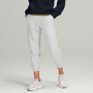 Like new! Lululemon Scuba High-Rise Cropped Jogger